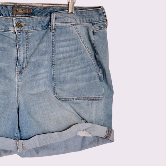 TORRID 5 Inch Vintage Stretch Mid-Rise Jean Shorts - Picture 7 of 10